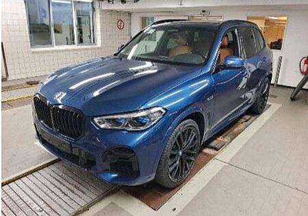 BMW X5 xDr45 e M Sport B&W*AHK*Pano*Sitzkl*Massage