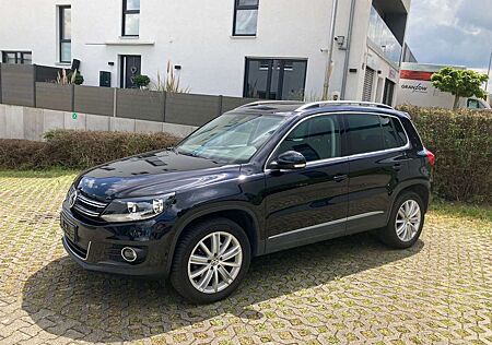 VW Tiguan Volkswagen 2.0 TDI 4MOT BlueMo Tech Sport Style Vol