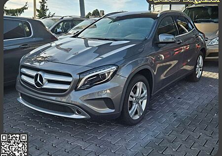 Mercedes-Benz GLA 220 d 4Matic Urban*LEDER*PANORAMA*NAVI