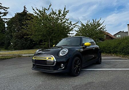 Mini Cooper SE Trim