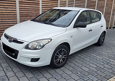 Hyundai i30 i30cw 1.4 Erster Hand