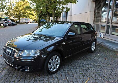 Audi A3 Sportback 1.6 Ambiente~NAVI~LEDER~PANO~1 HAND