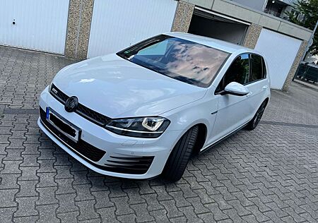 VW Golf GTI Volkswagen Golf GTD BlueMotion Technology DSG