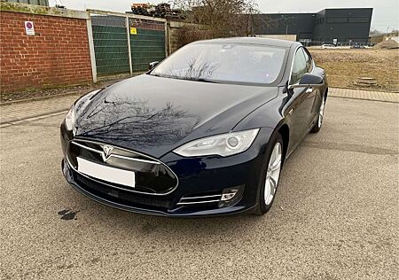 Tesla Model S 85 FREE SUPERCHARGER