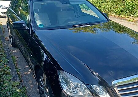 Mercedes-Benz E 200 T BlueEFFICIENCY 7G-TRONIC