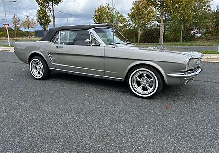 Ford Mustang V8 Cabrio "Vollrestauriert"