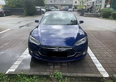 Tesla Model S 85D Allradantrieb