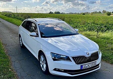 Skoda Superb Combi 2.0 TDI 2.Hand! Voll Memory AHK Navi Apple