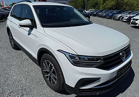 VW Tiguan Volkswagen 2.0 TDI *DSG*LIFE*AHK*PDCHI+VO+KAMERA*NAV