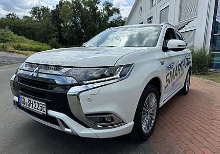 Mitsubishi Outlander PHEV Plus 4WD Plug-in Hybrid 2,4l ACC PDC KAM