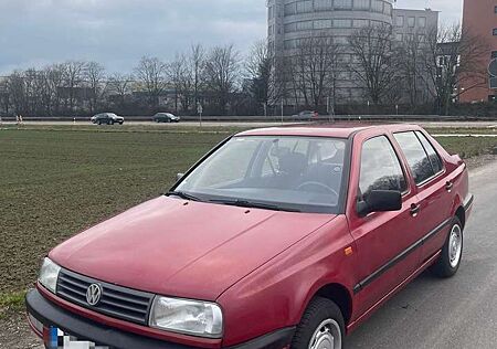 VW Vento Volkswagen 1.8 CL