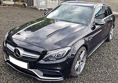 Mercedes-Benz C 63 AMG T Speedshift 7G-MCT HUD Dist Burmester Pano Kamera