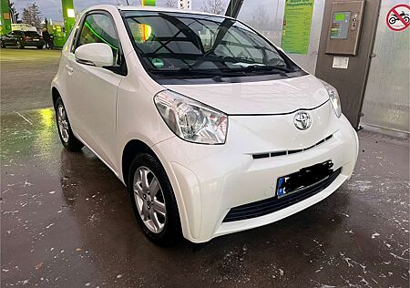 Toyota iQ Basis