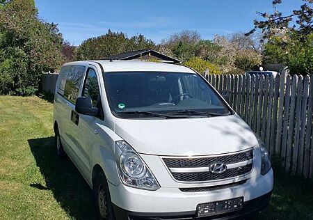 Hyundai H-1 Starex