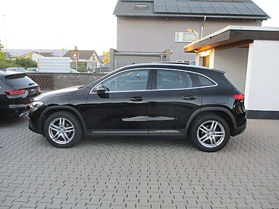 Mercedes-Benz GLA 200 d DCT NAVI LEDER PANORAMA SITZH TEMP PDC
