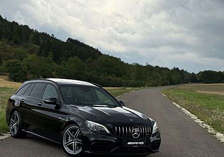 Mercedes-Benz C 63 AMG /LED/Perf.AGA,Widescreen/Pano/Night/Cam/
