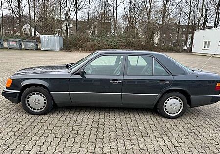 Mercedes-Benz E 300 Sportschaltgetriebe - nur 40.000 km