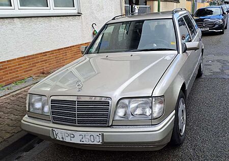 Mercedes-Benz 300 TD Turbo