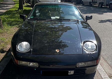 Porsche 928 Automatik S 4