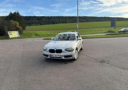 BMW 118i 118 Aut. scheckheftgepflegt weniger KM