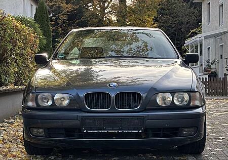 BMW 523i 523