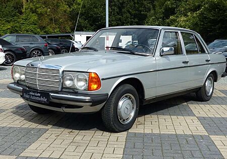 Mercedes-Benz 300 D Autom. W123 tolle Farbkombination