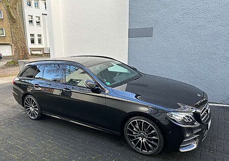 Mercedes-Benz E 200 4Matic T 9G-TRONIC AMG Line