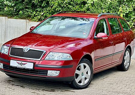 Skoda Octavia AUTOMATIK+1 HAND+SCHECKHEFT+SHZ+AHK+PDC