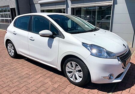 Peugeot 208 /Navi/Tempomat/Kliamautomatik