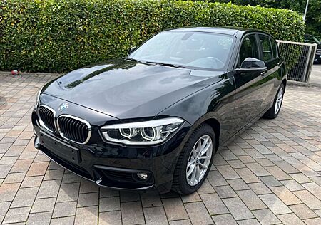 BMW 118 i Sport Line Leder Navi LED PDC