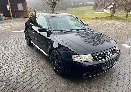 Audi S3 1.8T quattro,