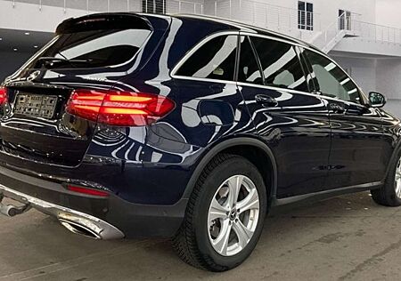 Mercedes-Benz GLC 300 4Matic Off Road Pano Kamera LED Navi AHK