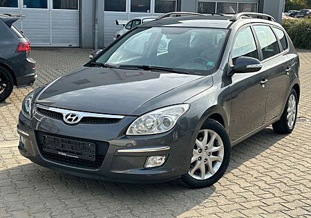 Hyundai i30 CW Blue 1.6 CRDI Klima Teilleder Licht-Regen