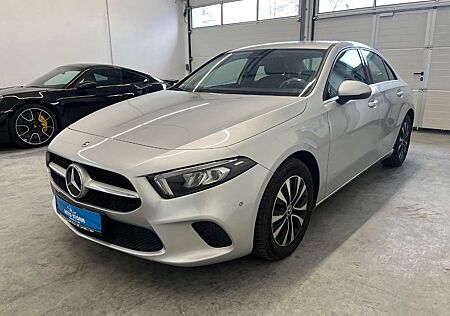Mercedes-Benz A 180 d Style*Limousine*1-Hand*SpurH*LED*PDC*NAVI* LM PD