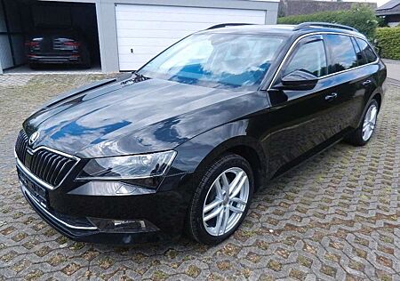Skoda Superb Combi Ambition Navi AHK Kamera 8xAlu