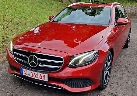 Mercedes-Benz E 300 de T Avangarde, 1Hand,Kam,AHK,LED