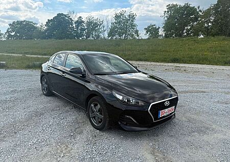 Hyundai i30 Trend 1.4 Turbo-Limo-Pdc-Kamara-Shz-Tempomat