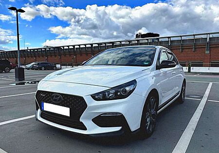 Hyundai i30 1.4 T-GDI N-Line 18‘‘ Pano Navi DAB