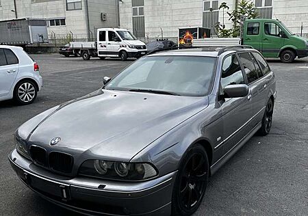 BMW 525
