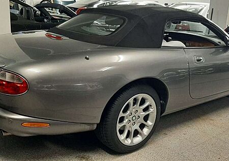 Jaguar XK8 4,2 L. V8 6 Gang Autom. Cabriolet