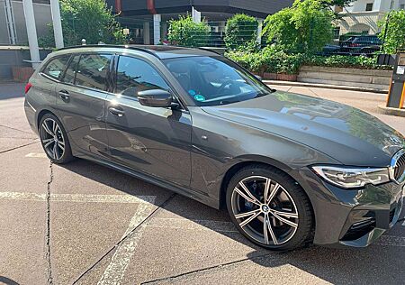 BMW 330i 330 Touring xDrive Aut. M Sport Leder Panora