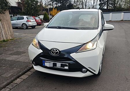 Toyota Aygo x-play touch TÜV bis 02/2028