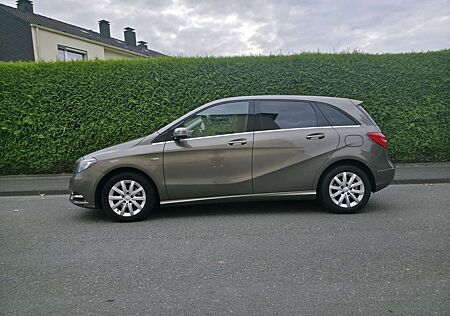 Mercedes-Benz B 180 BlueEFFICIENCY EDITION 1