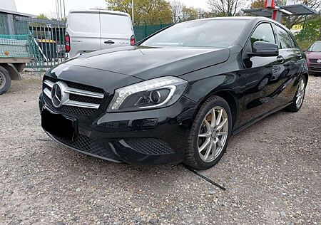 Mercedes-Benz A 250 BlueEfficiency Urban|1.HAND|ILS|LEDER|PDC