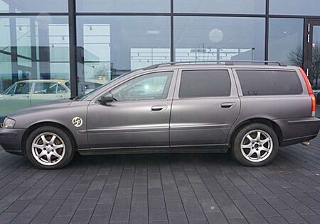 Volvo V70 Kombi AUTOMATIK+LEDER+AHK+TÜV ASU NEU T5