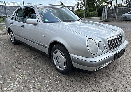 Mercedes-Benz 230 E