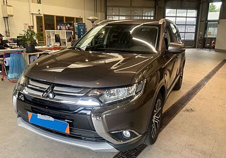Mitsubishi Outlander Plus 2WD