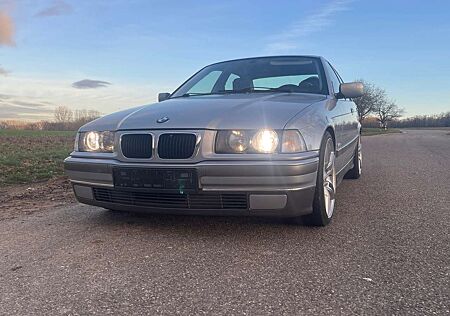 BMW 318i 318