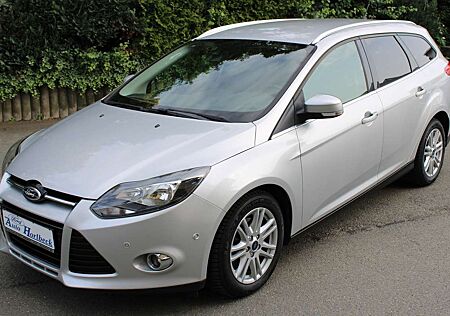 Ford Focus Titanium/Park-Assistent/Frontscheibe heizbar/Navi