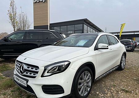 Mercedes-Benz GLA 200 AMG Line S-Dach Wenig KM